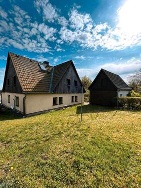 Foto - Gepflegtes Einfamilienhaus mit ELW, großem Grundstück und Scheune