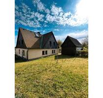 Gepflegtes Einfamilienhaus mit ELW, großem Grundstück und Scheune - Altenberg
