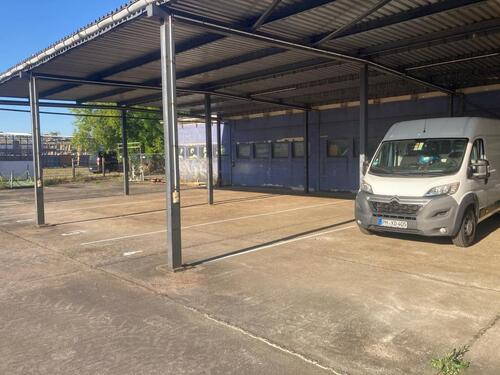 Foto - Stellplatz für Boote, Wohnmobile oder Wohnwagen unter Schleppdach