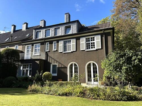 Foto - Einzigartiges Mietangebot: Historische Villa mit großem Garten 