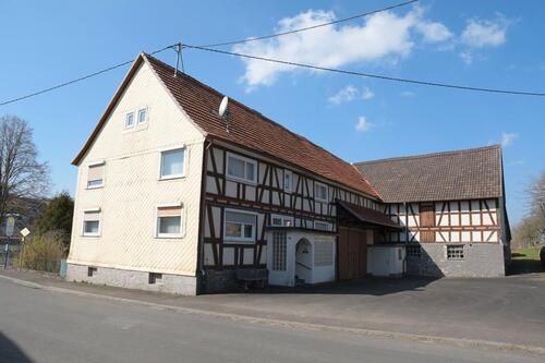 Foto - Weitläufiger Resthof mit Scheune, großer Halle & Wiesen
