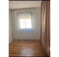 Wg Zimmer 12 qm mit Balkon - 550,00&nbsp;EUR Kaltmiete, ca.&nbsp; 12,00&nbsp;m&sup2; in Offenburg (PLZ: 77652)