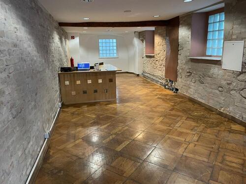 Foto - Einzigartige Geschäfts- oder Bürofläche im Stadtzentrum–Nähe See