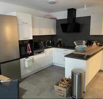 Moderne 2-Zimmer-Wohnung mit Terrasse in ruhiger, grüner Lage - Zimmern unter der Burg