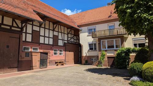 Foto - Einfamilienhaus mit landwirtschaftlichen Nebengebäuden