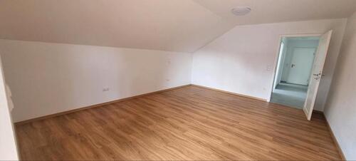 Foto - 1 Zimmer Dachgeschoßwohnung zur Miete in Waldkraiburg