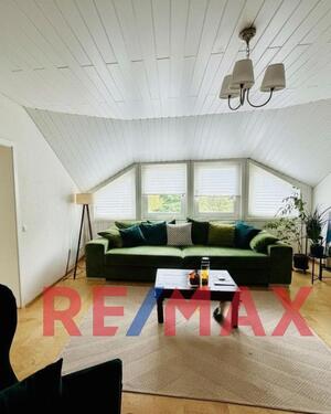 Foto - 1,2 oder 3 könnten hier glücklich werden! Großzügige 3-Zimmer-Dachgeschosswohnung