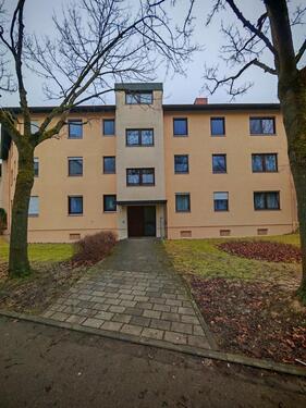 Foto - Renovierte 4-Zimmer-Wohnung mit Balkon und Tiefgaragenstellplatz