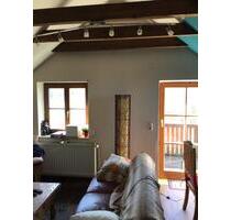 Ruhige 60 qm Dachwohnung m. Balkon, gerne Mithilfe bei Bedarf - Pappenheim
