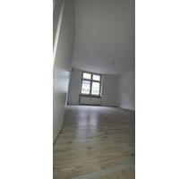 Frisch renovierte 1-Zimmer-Wohnung mit separater Küche und Loggia - Wuppertal Barmen