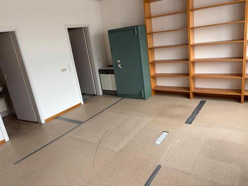 Foto - Büroraum mit angrenzendem Keller oder Lagermöglichkeit