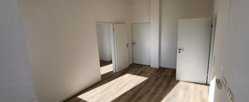 Foto - Bürofläche mit Parkplätzen - 680,00&nbsp;EUR Kaltmiete, ca.&nbsp; 68,00&nbsp;m&sup2;