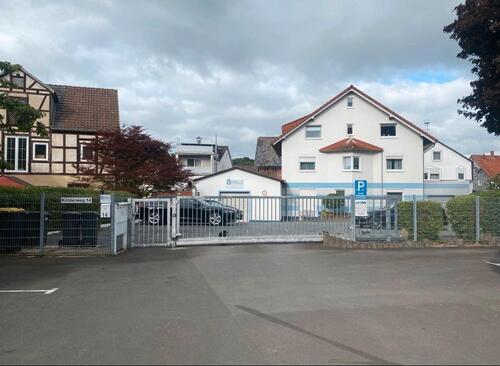 Foto - PKW Stellplatz im Zentrum Neukirchens, Köhlerweg