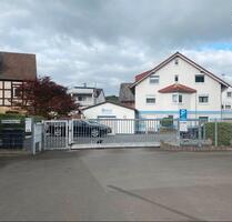 PKW Stellplatz im Zentrum Neukirchens, Köhlerweg