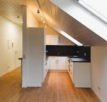 Trier-Neustraße, geräumige 2-Zimmer-Dachgeschosswohnung mit EBK