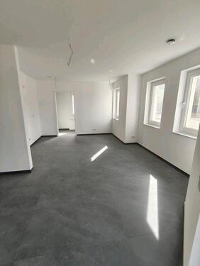 Foto - Neubau Erstbezug EG Wohnungen 65-70qm Tiefgarage, Wallbox, Garten