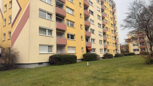 Foto - Frisch renovierte 3 Zimmer Wohnung mit Balkon u. Stellplatz