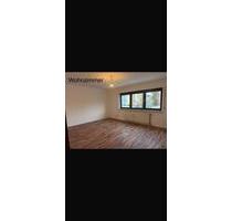 Frisch renovierte 3-Zimmer-Wohnung mit Balkon - Heppenheim (Bergstraße)