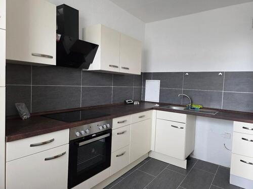 Foto - Frisch renovierte 2-Raumwohnung mit Einbauküche, Balkon, Stellpl.