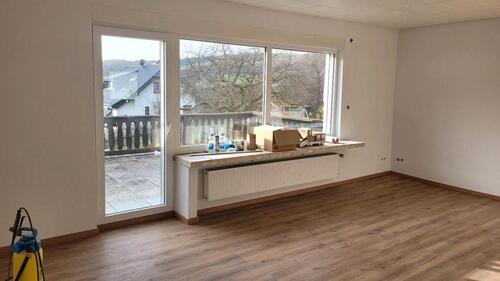 Foto - Frisch renovierte 5 Zimmer Wohnung mit großem Balkon