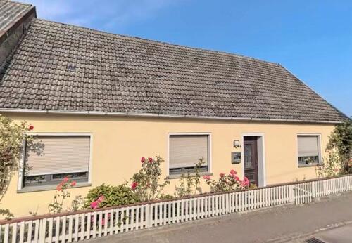 Foto - Haus mit Scheune und Garten - 105.000,00&nbsp;EUR Kaufpreis, ca.&nbsp; 135,00&nbsp;m&sup2;