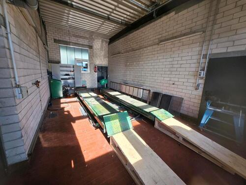 Foto - Vermiete Halle mit Hebebühne und Lichteinstellgerät