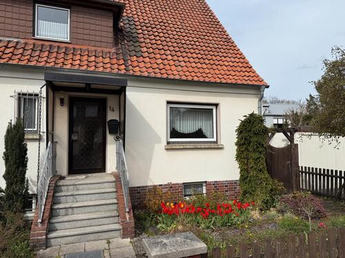 Foto - Doppelhaushälfte in Misburg-Nord mit großem Garten