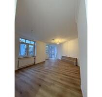 Frisch renoviert! Helle 2,5-Zi-Wohnung, barrierefrei,neuer Vinylboden & hochwertiger EBK - Ludwigshafen am Rhein Ludwigshafen-Hemshof