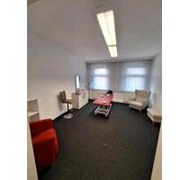 Helles Zimmer Beauty-StudioBüro in Chemnitz (09131) – 160€