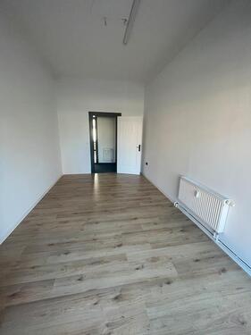 Foto - Gewerbe Schaufenster rechts,Büro,Laden,Versicherung,Tattoo