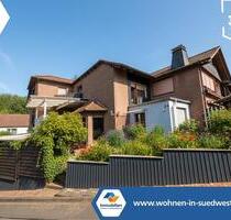 VR IMMO: Charmante Mietwohnung mit Einfamilienhaus-Charakter & eigenem Garten. - Plettenberg