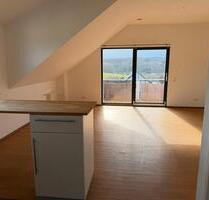 Moderne, helle 3Zimmer-Dachgeschosswohnung mit Garage Einbauküche - Dierdorf