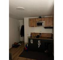 frisch renovierte, voll möbilierte Einzimmerwohnung in Köln