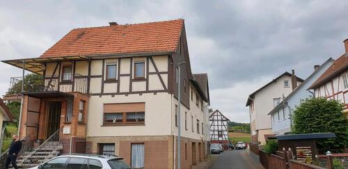 Foto - Einfamilienhaus mit Mehrfamilienhaus zu verkaufen