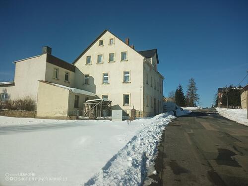 Foto - Haus mit Wohnungen & großer Gewerbefläche