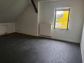 Foto - Großzügige 3-Zimmer Dachgeschosswohnung im Grünen