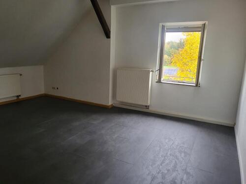 Foto - Großzügige 3-Zimmer Dachgeschosswohnung im Grünen