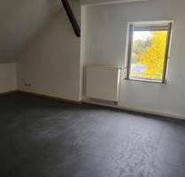 Großzügige 3-Zimmer Dachgeschosswohnung im Grünen - Laberweinting