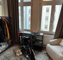 Möbliertes WG-Zimmer in 84 m² Wohnung zur Untermiete – Düsseldorf