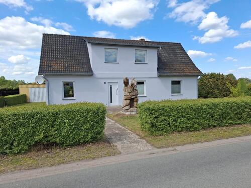 Foto - Charmantes EFH in Holthusen, Wfl. 170m², Grdst. 2171 m² mit Pool