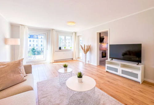 Foto - Stilvolle 4-Zi-Altbauwohnung mit großem Balkon im Zentrum