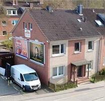 Mehrfamilienhaus mit 2 Wohneinheiten, Wohnkeller & Werbeertrag ‼️ - Kiel Ellerbek