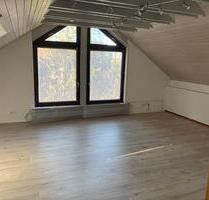 2 Zimmer Dachgeschosswohnung am Georgenberg Reutlingen - Eningen unter Achalm