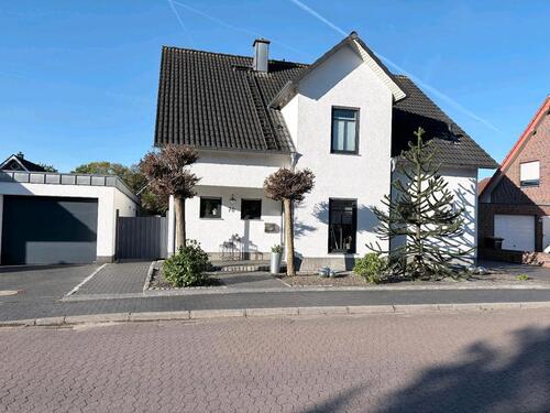 Foto - Modernes Einfamilienhaus mit gepflegtem Garten in Dreierwalde