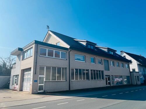 Foto - Wohnhaus mit 4 WE und Gewerbefläche