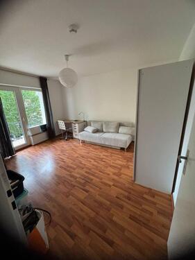 Foto - WG Zimmer mit Balkon - 680,00 EUR Kaltmiete, ca.  22,00 m²