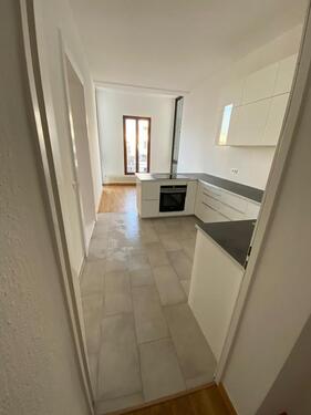 Foto - Helle und Offene 2,5-Zimmer-Wohnung mit Balkon und EBK in Mitte