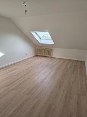 Foto - Helle Sanierte 3-Zimmerwohnung im DG