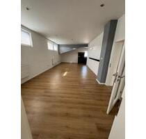 Moderne 3-Zimmer-Dachgeschosswohnung mit EBK & Balkon - Wabern