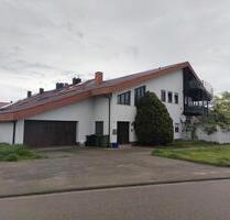 Möbliertes WG-Zimmer mit großem Fenster und Balkon - Sankt Leon-Rot